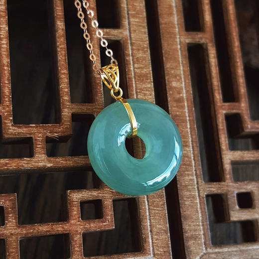 【天然正品】AU750黄金镶天然细腻冰种飘花平安扣翡翠吊坠项链 310325AH76 现售价：580特价 商品图5