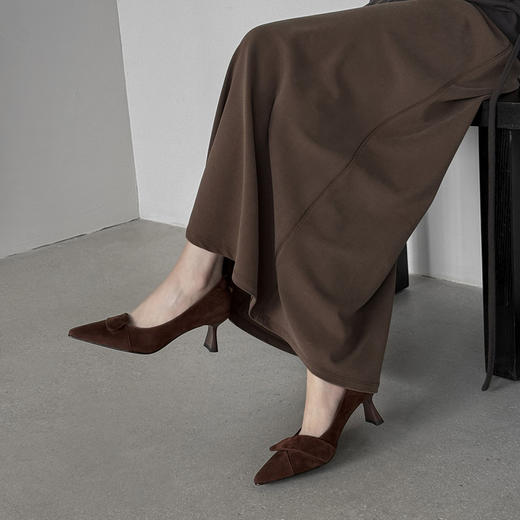 【预售5天】秋季法式复古绒面尖头高跟鞋女浅口细跟职业通勤百搭气质单鞋DQ&DQ9563W 商品图1