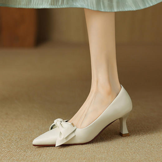 【预售5天】软羊皮真皮红色小跟高跟鞋春秋新款红色蝴蝶结尖头单鞋YF&d6096 商品图2