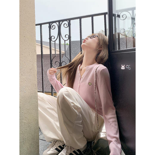 <曾小咸推荐>爱心刺绣V领针织开衫上衣 商品图2