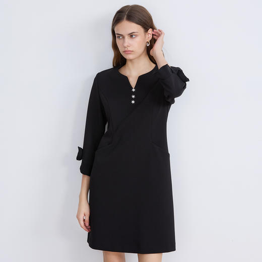 EITIE爱特爱早秋黑色V领袖口手工立体花连衣裙2025秋季新款C2507830 商品图1