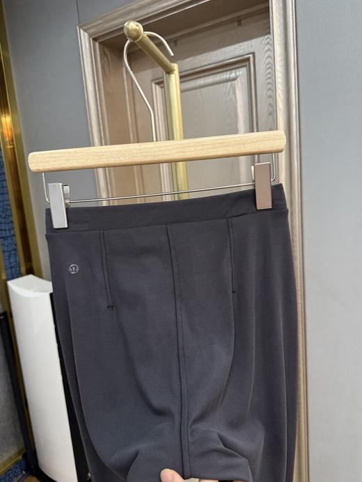 点此购买 lulu露露女士春夏季凉感砂洗垂坠喇叭裤 yw 326158 商品图14