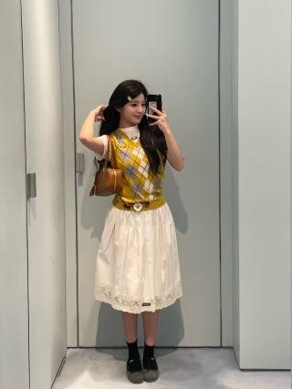 缪缪 25Fw早秋新款 姜黄V领菱形格纹针织小背心（ZY*MM） 商品图4