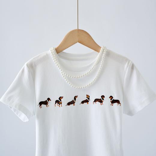 「自」全新升级【铂金会员146/天猫189/差价43】(21255)洛诗琳气质印花弹力棉质珍珠项链修身正肩圆领短袖T恤女 商品图1