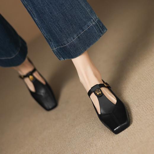 【预售5天】爆款百搭一字带扣镂空单鞋女复古山茶花粗跟通勤玛丽珍鞋AJ&AJ9982 商品图1