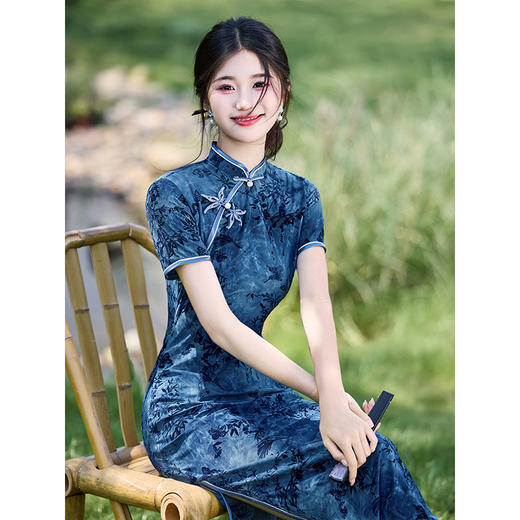 ＬＳＢ3918新中式改良旗袍蓝色植绒修身显瘦年轻款复古民国风2025年夏季新款 商品图2