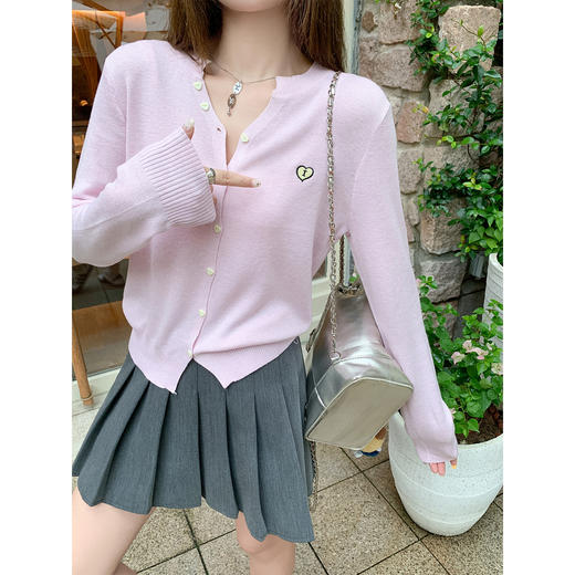 <曾小咸推荐>爱心刺绣V领针织开衫上衣 商品图1