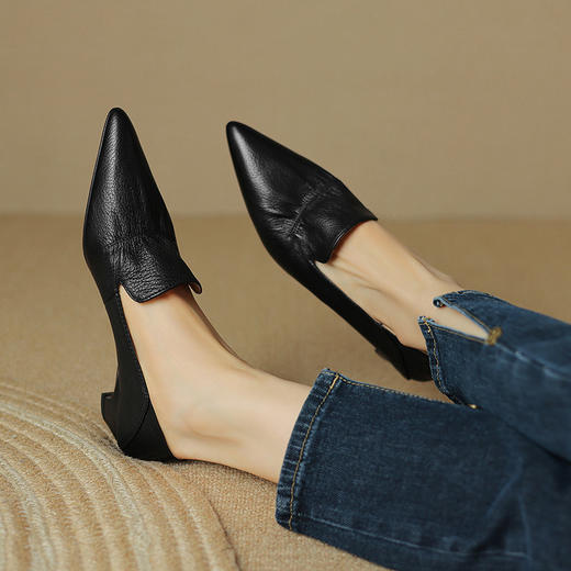 【预售5天】复古羊皮浅口单鞋，粗跟真皮尖头褶皱小皮鞋软皮中跟鞋子SSS&5506 商品图3