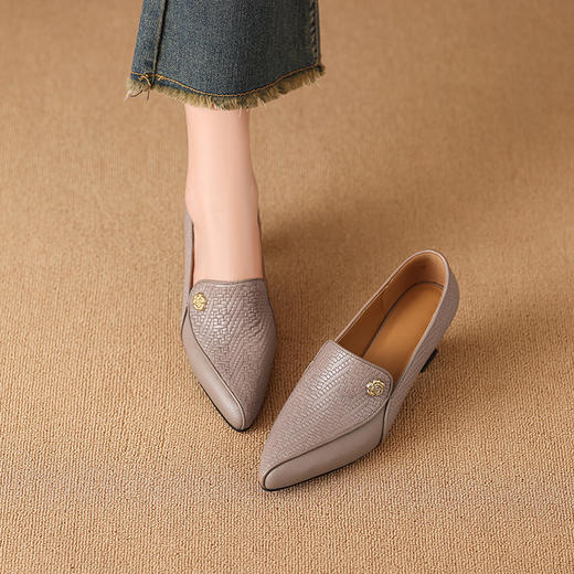 【预售5天】新款百搭优雅尖头粗跟中跟简约风洋气深口单鞋SY&h505 商品图2