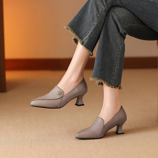 【预售5天】新款百搭优雅尖头粗跟中跟简约风洋气深口单鞋SY&h505 商品图3