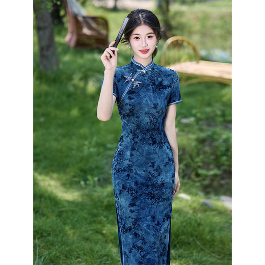 ＬＳＢ3918新中式改良旗袍蓝色植绒修身显瘦年轻款复古民国风2025年夏季新款 商品图1