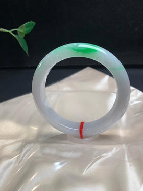 620668，60.8飘阳绿大圈手镯，清新白底青、干净底子细腻，飘阳绿