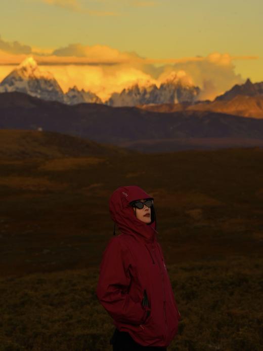 始祖鸟 最新Beta系列 Light Weight 冲锋衣外套（MG） 商品图5