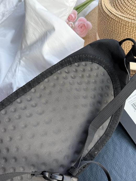 点此购买 始祖鸟granville 3L单肩包防撕裂面料斜挎包腰包 xj 326241 商品图6