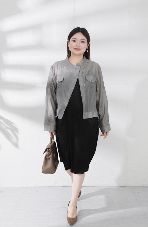 现货【莱赛尔天丝短外套】夏秋过渡，清风徐来，烟灰色刺绣立体花朵，莱赛尔天丝防晒短外套，建议手洗，炒色工艺，重工绣花 商品图10