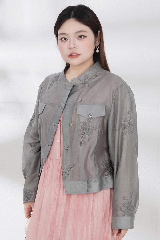 现货【莱赛尔天丝短外套】夏秋过渡，清风徐来，烟灰色刺绣立体花朵，莱赛尔天丝防晒短外套，建议手洗，炒色工艺，重工绣花 商品图8