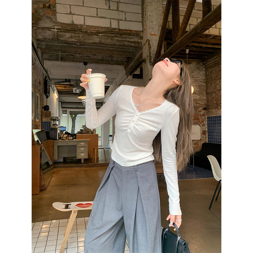 <曾小咸推荐>2.21现货秒杀 ！微信超特价！韩系蕾丝边V领长袖T恤 日常109.99 立减50 秒杀59.99！！西装裤 秒杀89.99！！ 商品图1