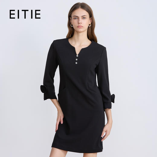 EITIE爱特爱早秋黑色V领袖口手工立体花连衣裙2025秋季新款C2507830 商品图0