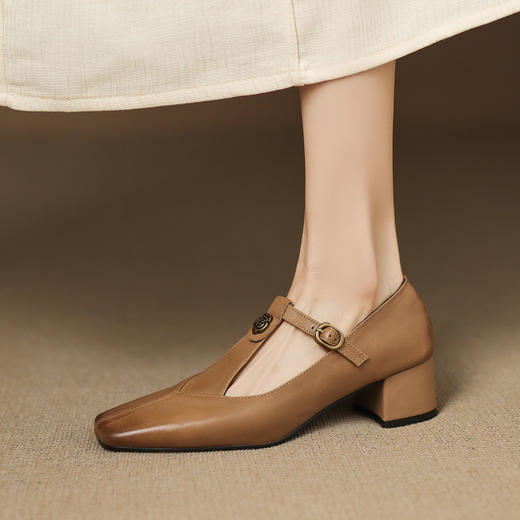【预售5天】爆款百搭一字带扣镂空单鞋女复古山茶花粗跟通勤玛丽珍鞋AJ&AJ9982 商品图2
