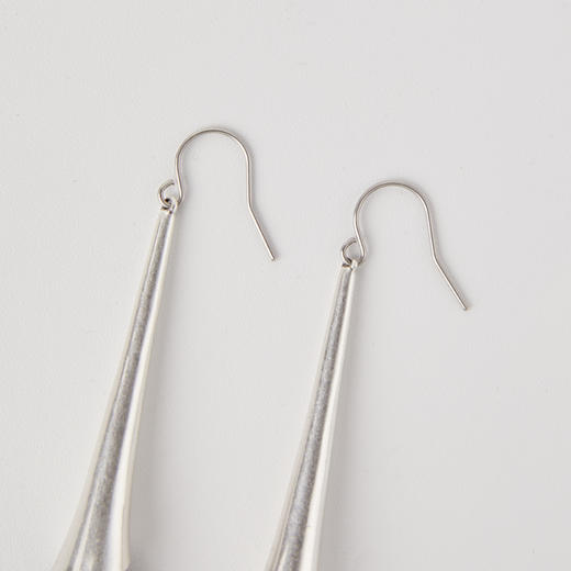 ROMI STUDIO 铜合金耳饰 法式设计感水滴形吊坠耳饰 RWCRP33615 商品图3