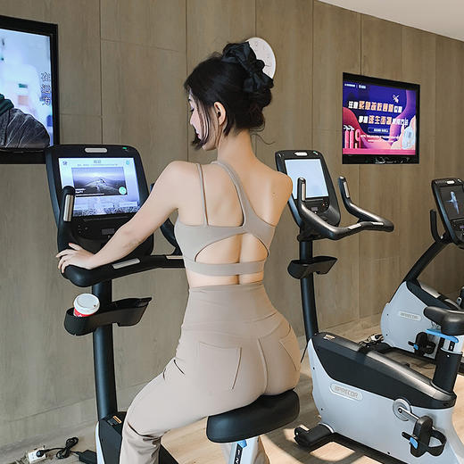 【147元任选3件】跃牌【蚂蚁运动】系列 斜单肩瑜伽文胸云感美背运动内衣不规则肩带WDB6006（活动产品，收货7天内支持退换） 商品图3