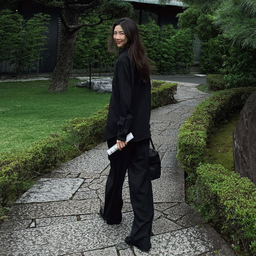 ROMI STUDIO 可机洗绵羊毛混纺简约高级感黑色翻领衬衫RWCSSM1634 商品图1