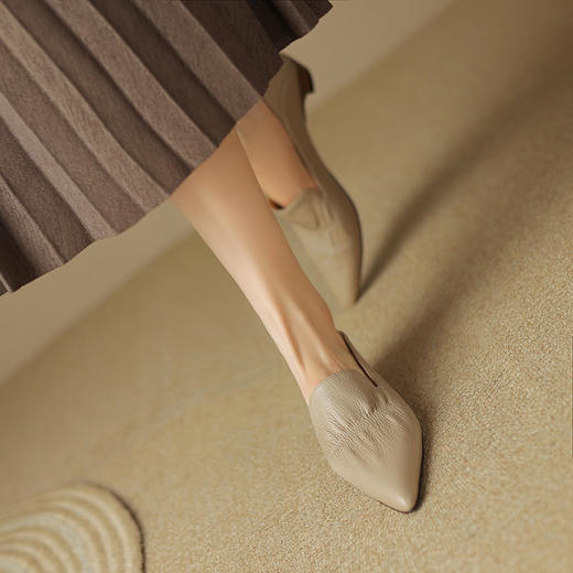 【预售5天】复古羊皮浅口单鞋，粗跟真皮尖头褶皱小皮鞋软皮中跟鞋子SSS&5506 商品图4