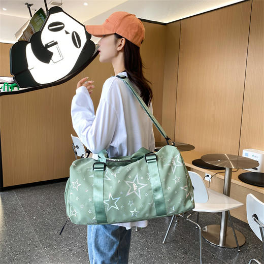 【时尚潮搭，超能装，干湿分离！】单肩手提斜挎多种背法 大容量手提旅行包 可插拉杆箱 时尚五角星短途行李包 多功能干湿分离健身包-QB 商品图2