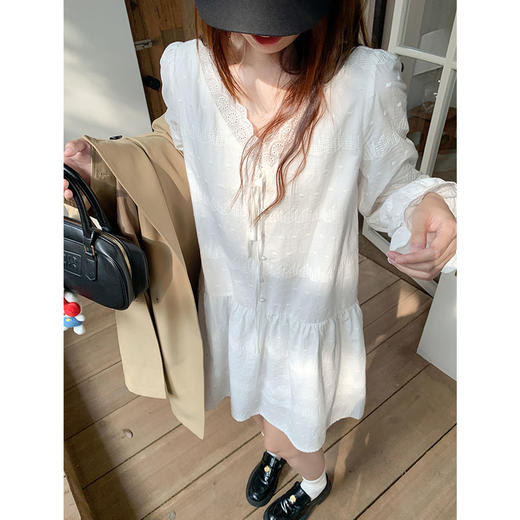 <曾小咸推荐>V领白色刺绣连衣裙宽松 商品图2