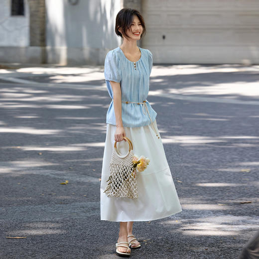 【08/06新品】熙世界法式串珠圆领衬衫女设计感别致压褶泡泡袖小衫2025夏季新款 商品图4