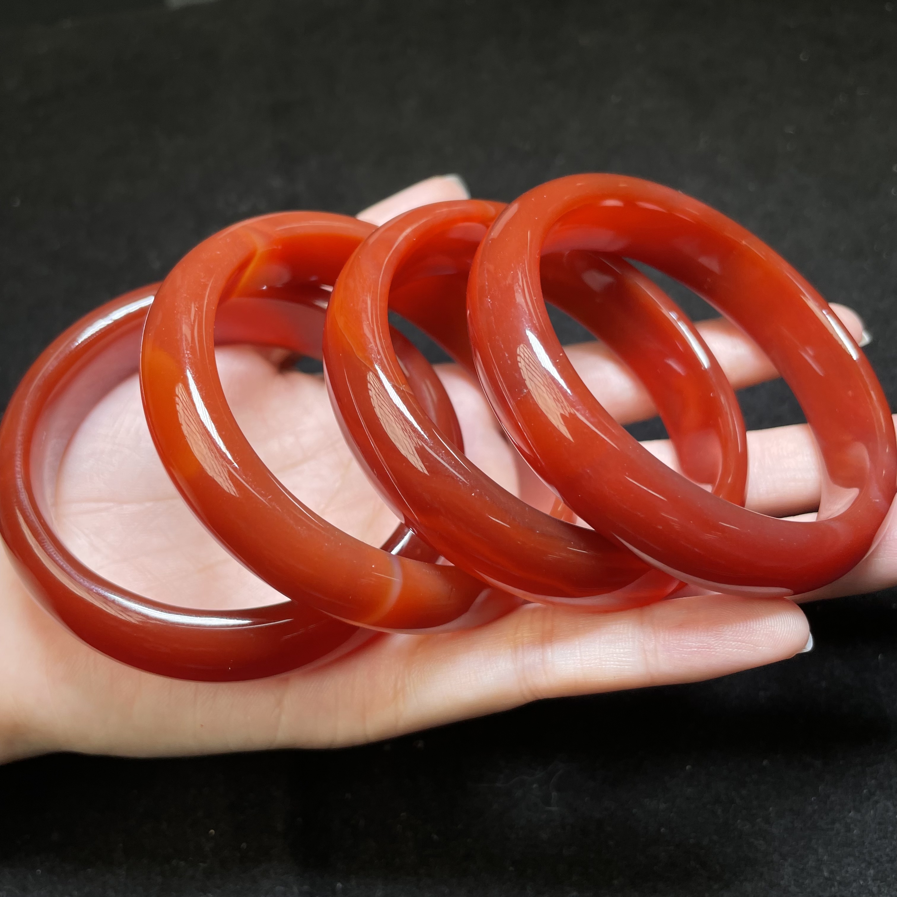 D玛瑙手镯-红玛瑙宽条9A4