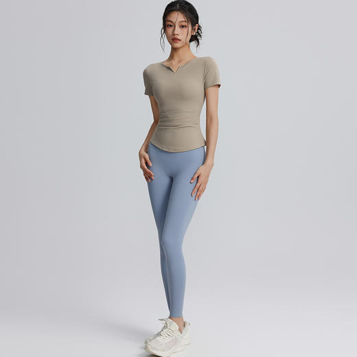 【147元任选3件】跃牌【蚂蚁运动】系列 V领运动T恤不带胸垫紧身显瘦瑜伽服上衣T2611（活动产品，收货7天内支持退换） 商品图3