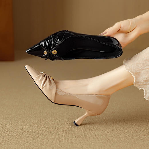 OLDM6515 真皮尖头时尚气质简约休闲水钻浅口单鞋女细跟水钻气质淑女鞋 商品图0