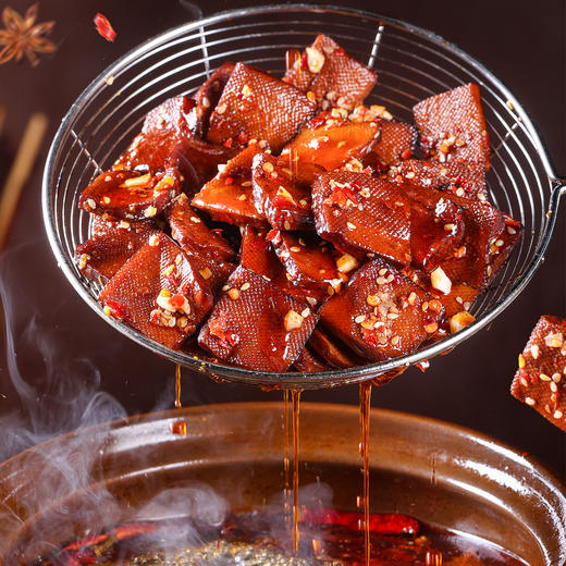 19.9到手5大袋【情儿格格 湖南平江风味酱干】，豆香醇香鲜爽，口感劲道不柴不绵软，嫩滑老练嚼头刚刚好🔥 ✅精选优质黄豆，佐以多种香料，传统酱卤技艺慢火熬制，每片酱干都饱含匠心 商品图3