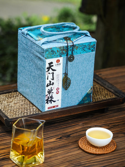 8月6日中午12点【高端款--天门山单株龙珠】宣哥豪情防漏，2022年天门山头春挑采5棵树 宣哥亲上山挑选，只选天门山最优地块，300克/罐，拍5罐发6罐 商品图3