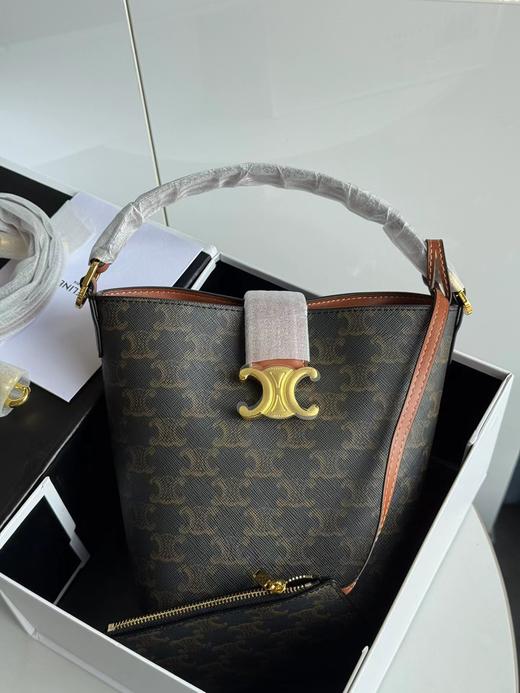 D080602新款老花塑造洗练流畅水桶廓型金色凯旋徽标小号桶包 商品图2