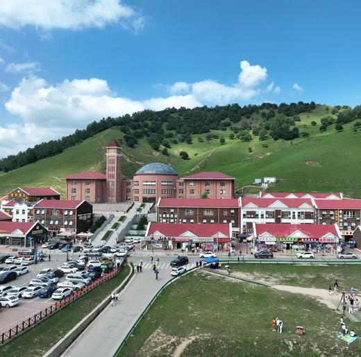 【袋鼠爸爸去哪儿丨宝鸡*海棠陇县度假酒店】酒店在陇县关山草原与龙门洞景区之间，是一座园林式度假酒店，146间客房，超450平米恒温泳池，快去陇县打卡陕西版阿勒泰吧~ 商品图9