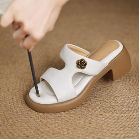 【预售5天】夏新款软羊皮圆头露趾凉鞋女金属花朵休闲舒适外穿厚底拖鞋JLY&18-699