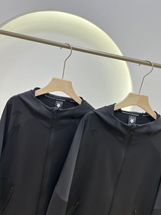 点此购买 迪桑特TRIATHLON系列春秋季男士连帽拉链外套 qk 326282 商品图8