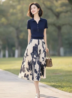 （预售8天）优雅气质冰丝翻领针织衫+时尚印花压褶半身裙套装LJX-847