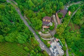 158元特惠~避暑就住在茶山上【都江堰茶溪谷知青民宿】溪谷戏水，蒲虹路边独有山谷私密小宿，特色茶园早餐…