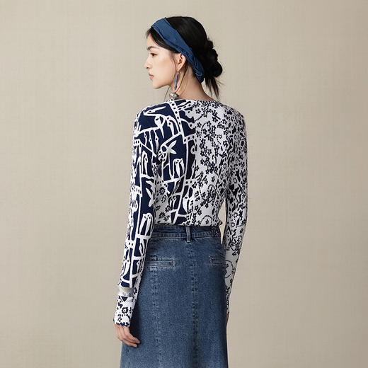 【林栖设计小店】（现货）生活在左蓝印花纹毛织上衣复古传统气质2025秋冬新款修身针织衫女1954109 商品图4