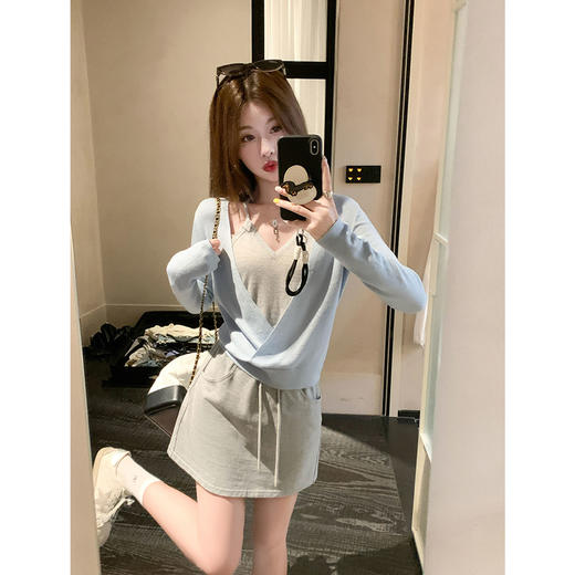 <曾小咸推荐>纯欲挂脖V领假两件针织衫 商品图2