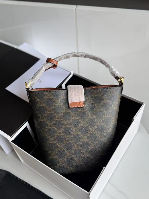 D080602新款老花塑造洗练流畅水桶廓型金色凯旋徽标小号桶包 商品图1