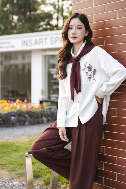 现货 臣禾	【艺术家两件套】针织披肩+印花衬衫套装	JZ253040175 商品图5