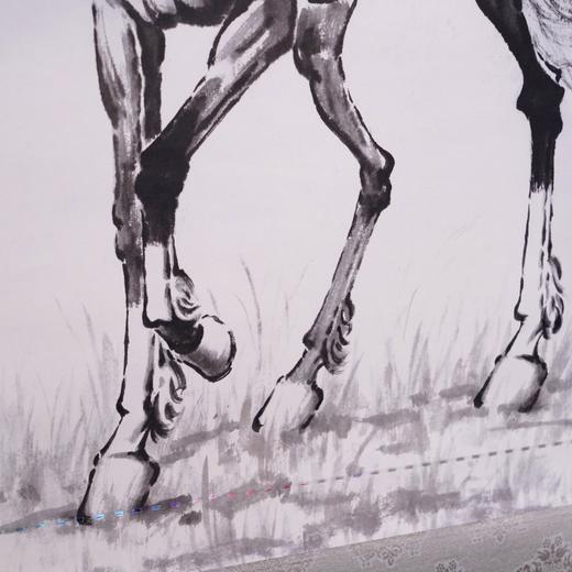 徐悲鸿 《立马图》炫彩钞艺画，采用 “纸黄金” 之称的钞券纸为载体，将防伪工艺与艺术复刻完美融合，让这件作品兼具艺术性与权威性 商品图2