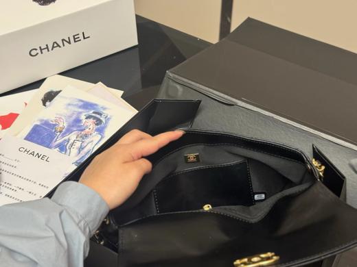 D080651可以斜挎也可以单肩背噢黑金口盖公文包 商品图9