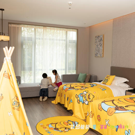 【袋鼠爸爸去哪儿丨宝鸡*海棠陇县度假酒店】酒店在陇县关山草原与龙门洞景区之间，是一座园林式度假酒店，146间客房，超450平米恒温泳池，快去陇县打卡陕西版阿勒泰吧~ 商品图3