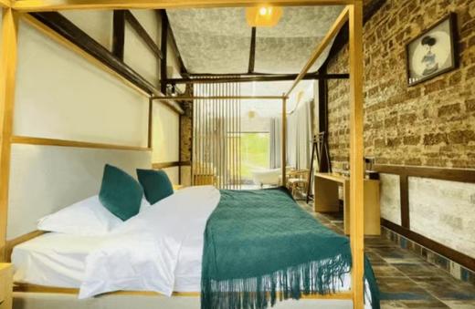 158元特惠~避暑就住在茶山上【都江堰茶溪谷知青民宿】溪谷戏水，蒲虹路边独有山谷私密小宿，特色茶园早餐… 商品图1