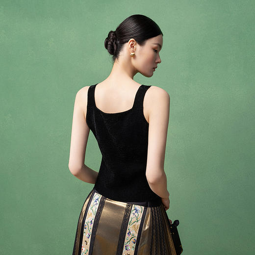 【林栖设计小店】生活在左针织背心优雅百搭修身2025秋季V领上衣女1953021 商品图3